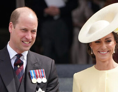 Miniatura: Księżna Kate i książę William z dziećmi na...